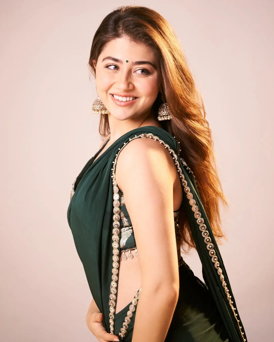 Hindi TV Actress Aditi Bhatia In Green Saree Sleeveless Blouse